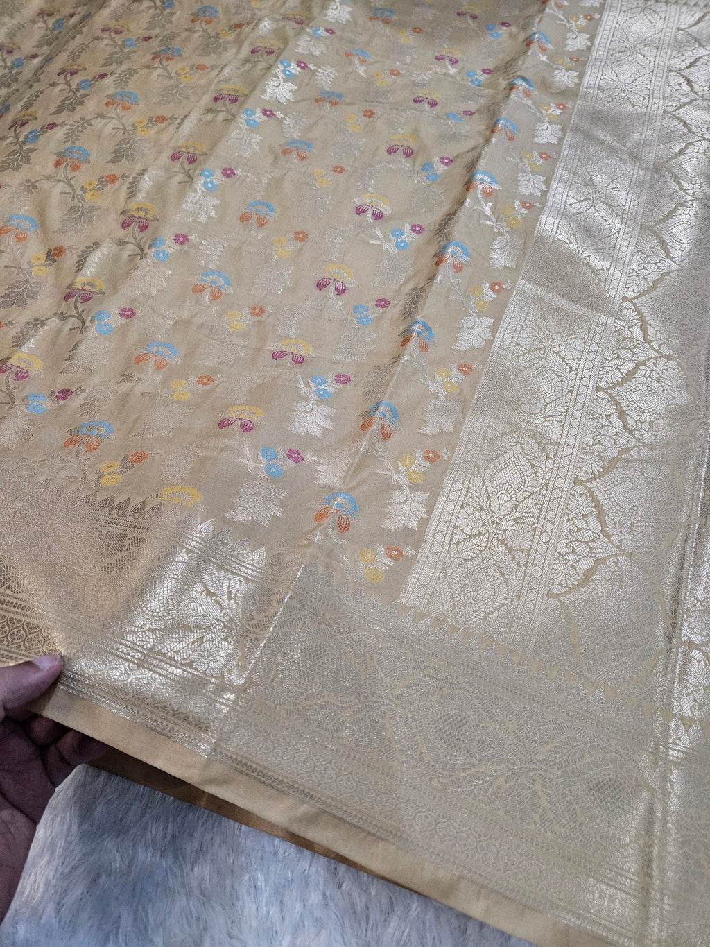 Banarasi Cream Katan Silk Tilfi Minakari Jaal Design Saree