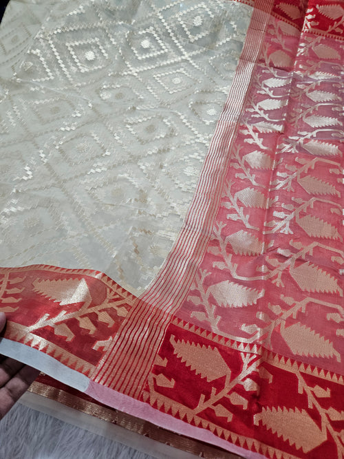 Banarasi Beige Organza Muslin Dhakai Border Chaokdi Saree