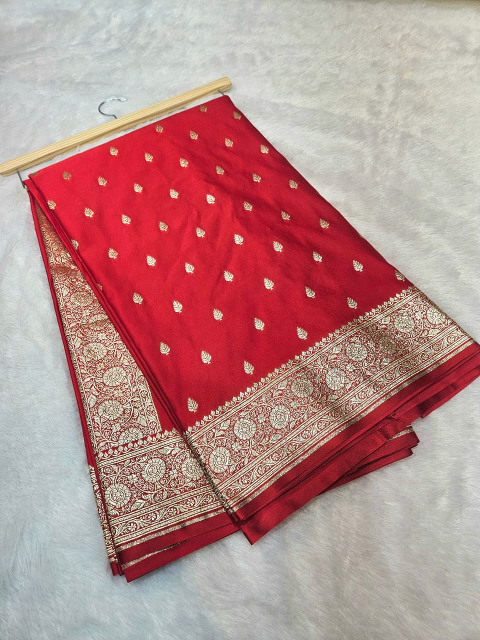Red Banarasi Katan Satin Silk Banarasi Border Buti Saree