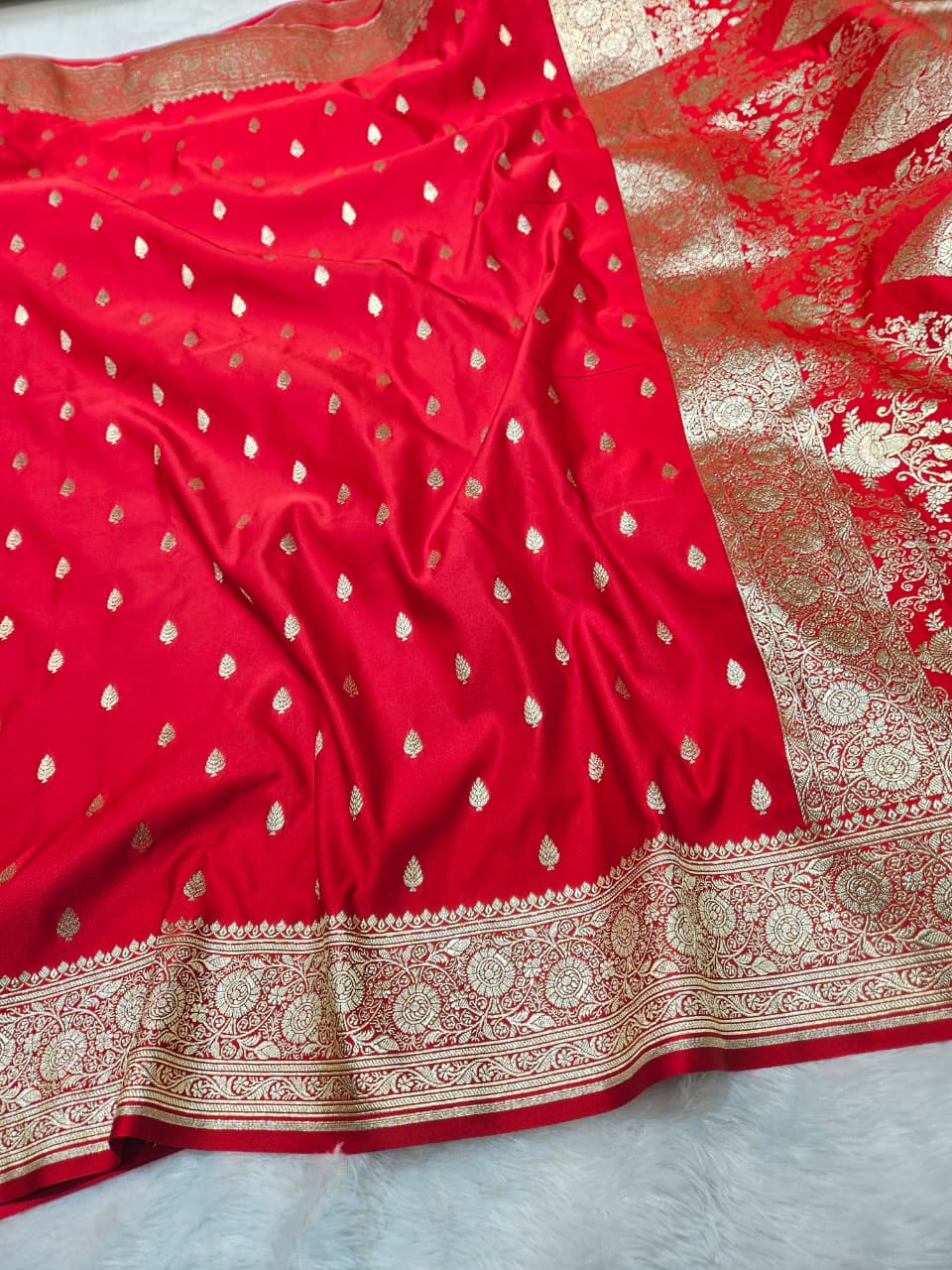 Red Banarasi Katan Satin Silk Banarasi Border Buti Saree