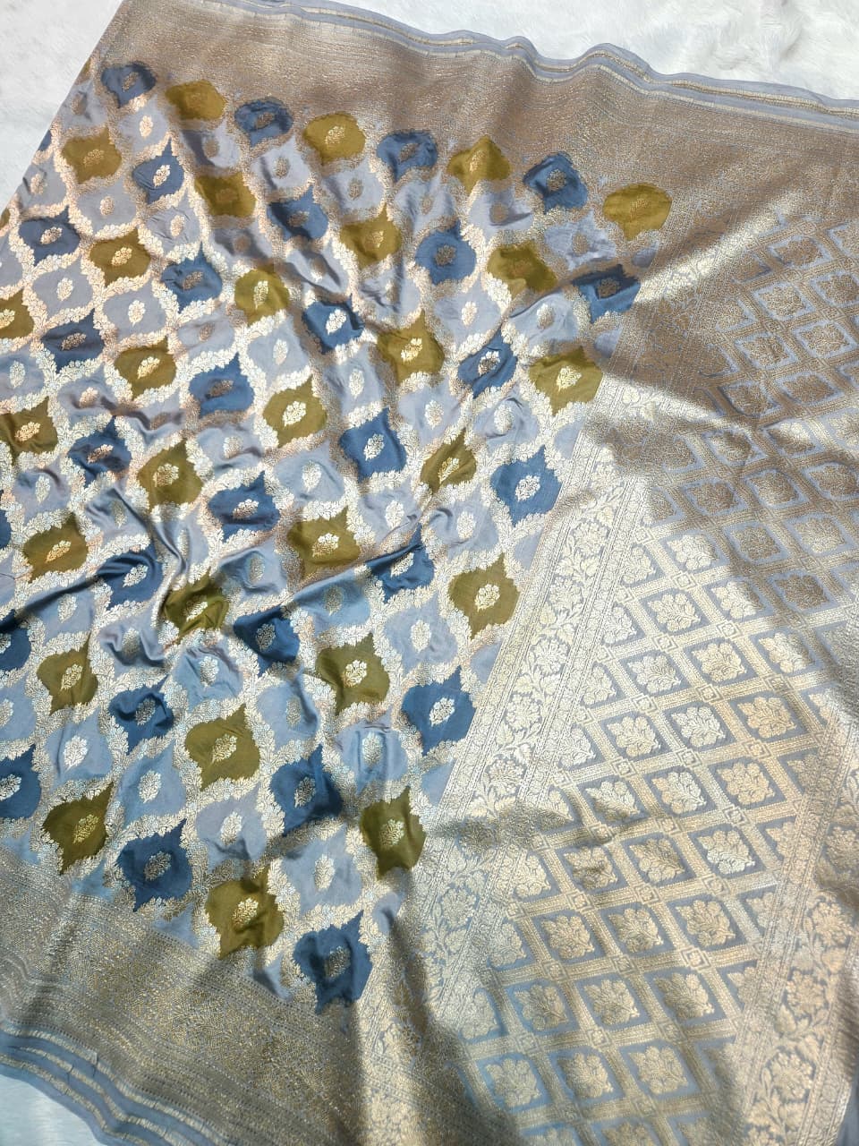 Grey Rangkaat Raw Mango Silk Saree