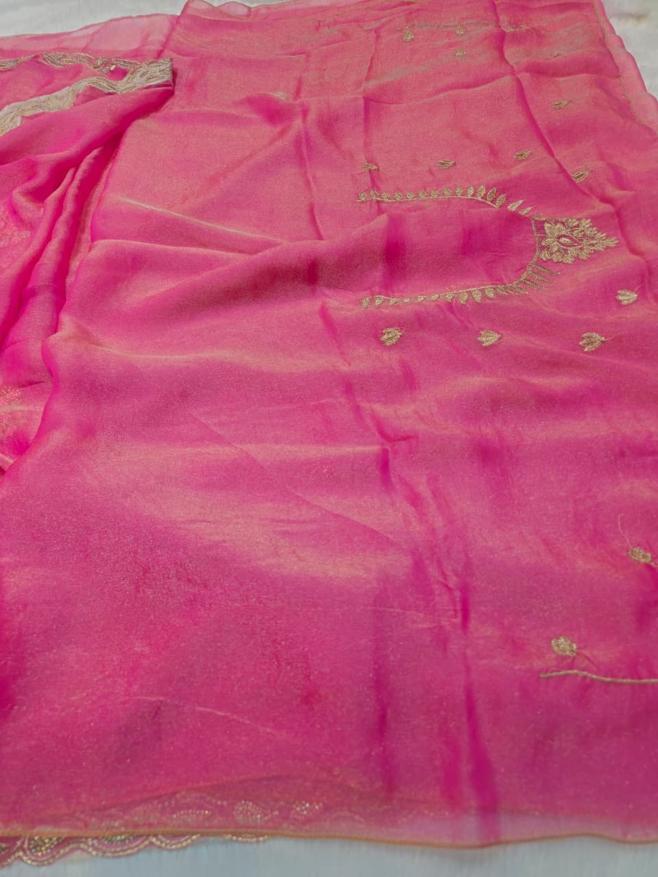 Pink Soft Tissue Threadwork Saree With Matching Blouse Piece