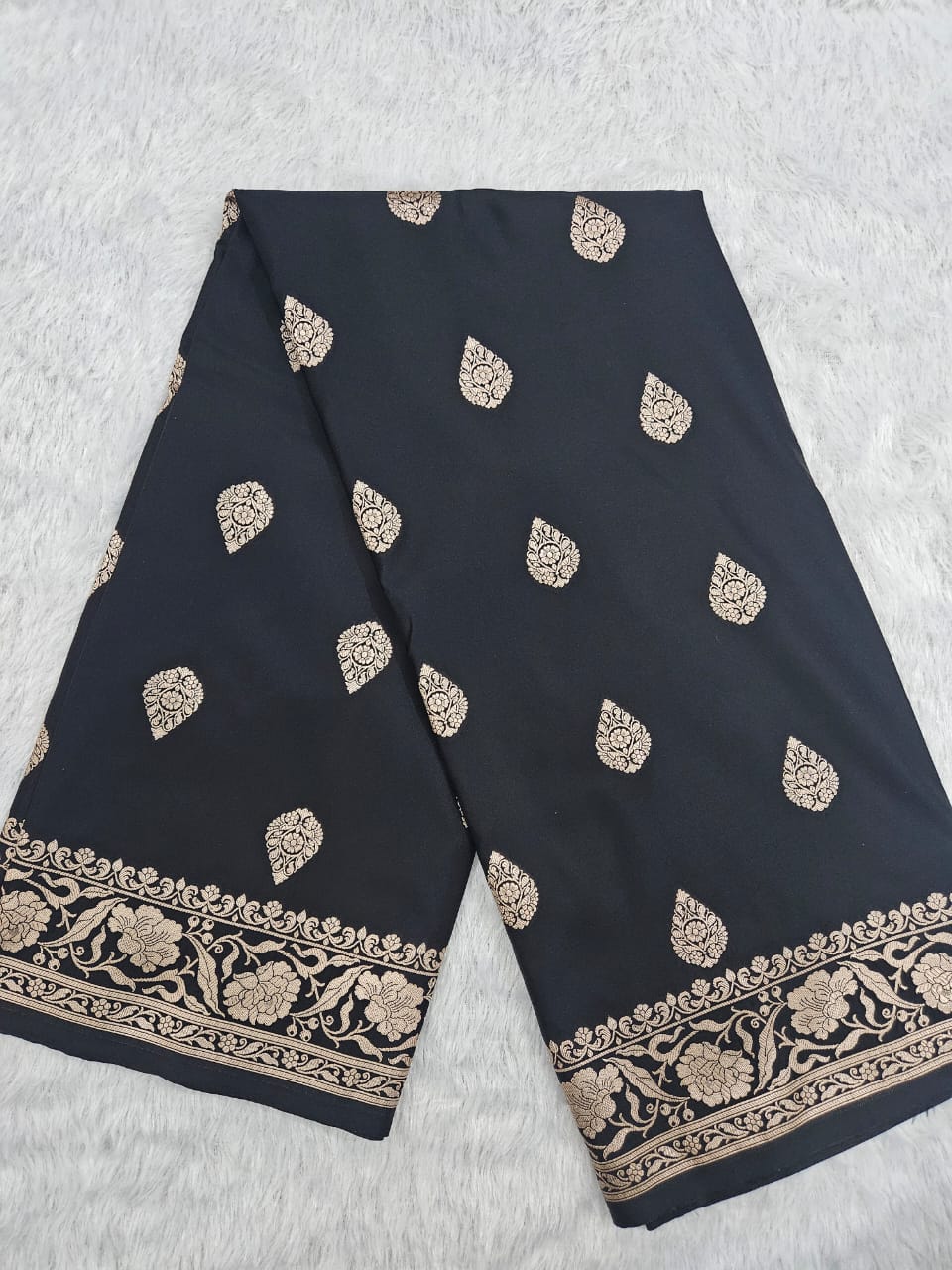 Banarasi Black Mashru Silk Banarasi Border Booti Saree