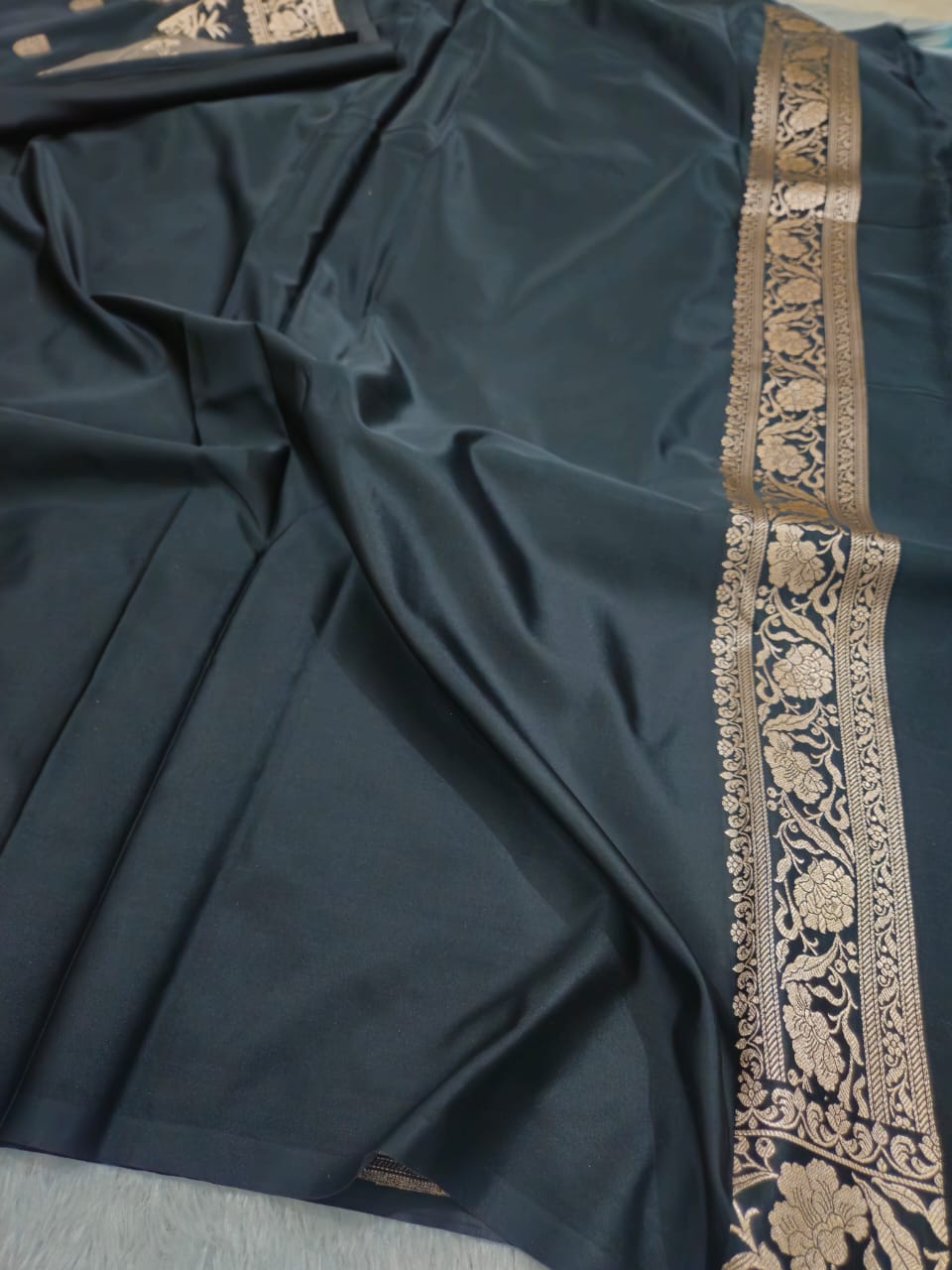 Banarasi Black Mashru Silk Banarasi Border Booti Saree