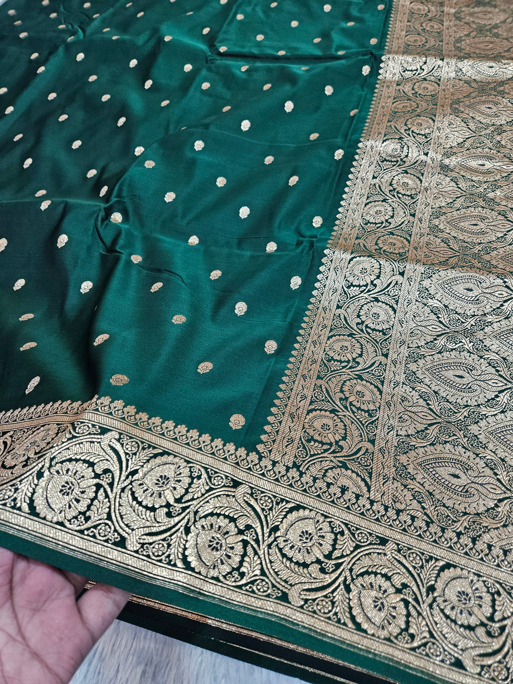 Banarasi Green Mashru Silk Banarasi Border Booti Saree