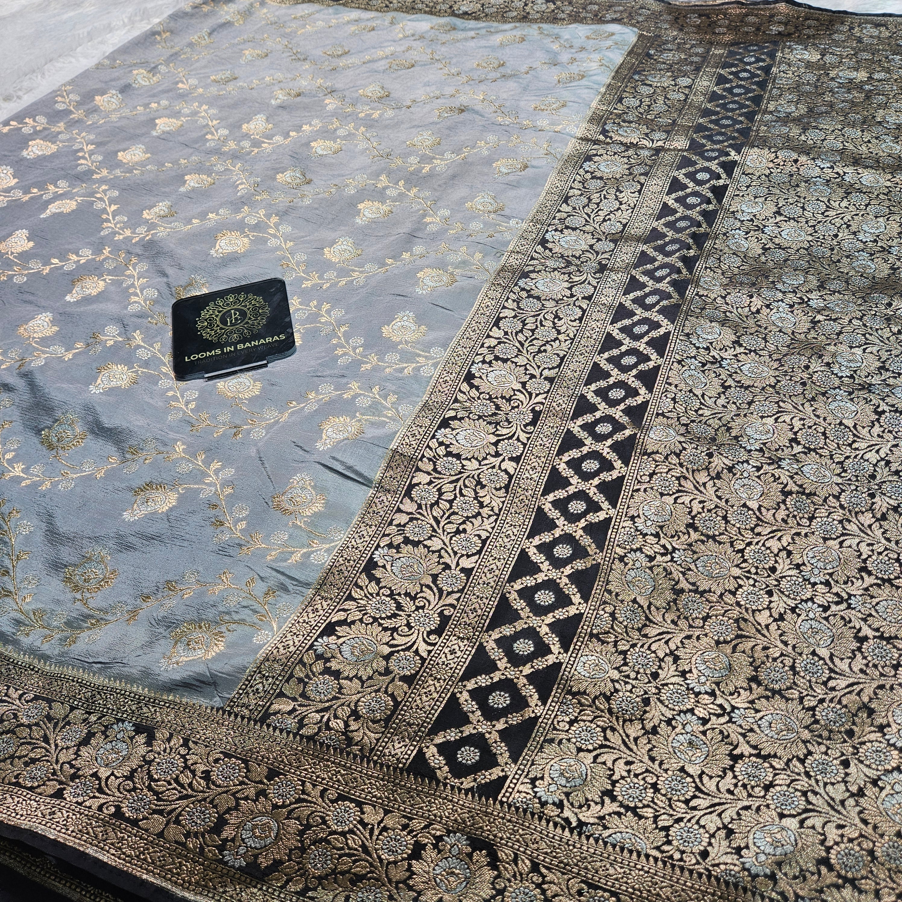 Banarasi Grey and Black contrast Raw Mango Silk Fancy Border Jaal Saree