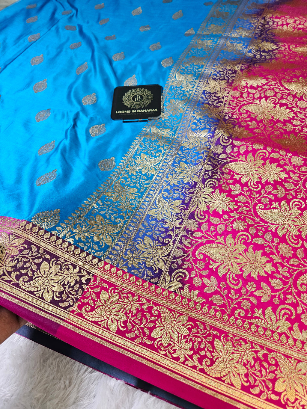 Banarasi Firozi and Rani Contrast Mashru Silk Banarasi Border Booti Saree
