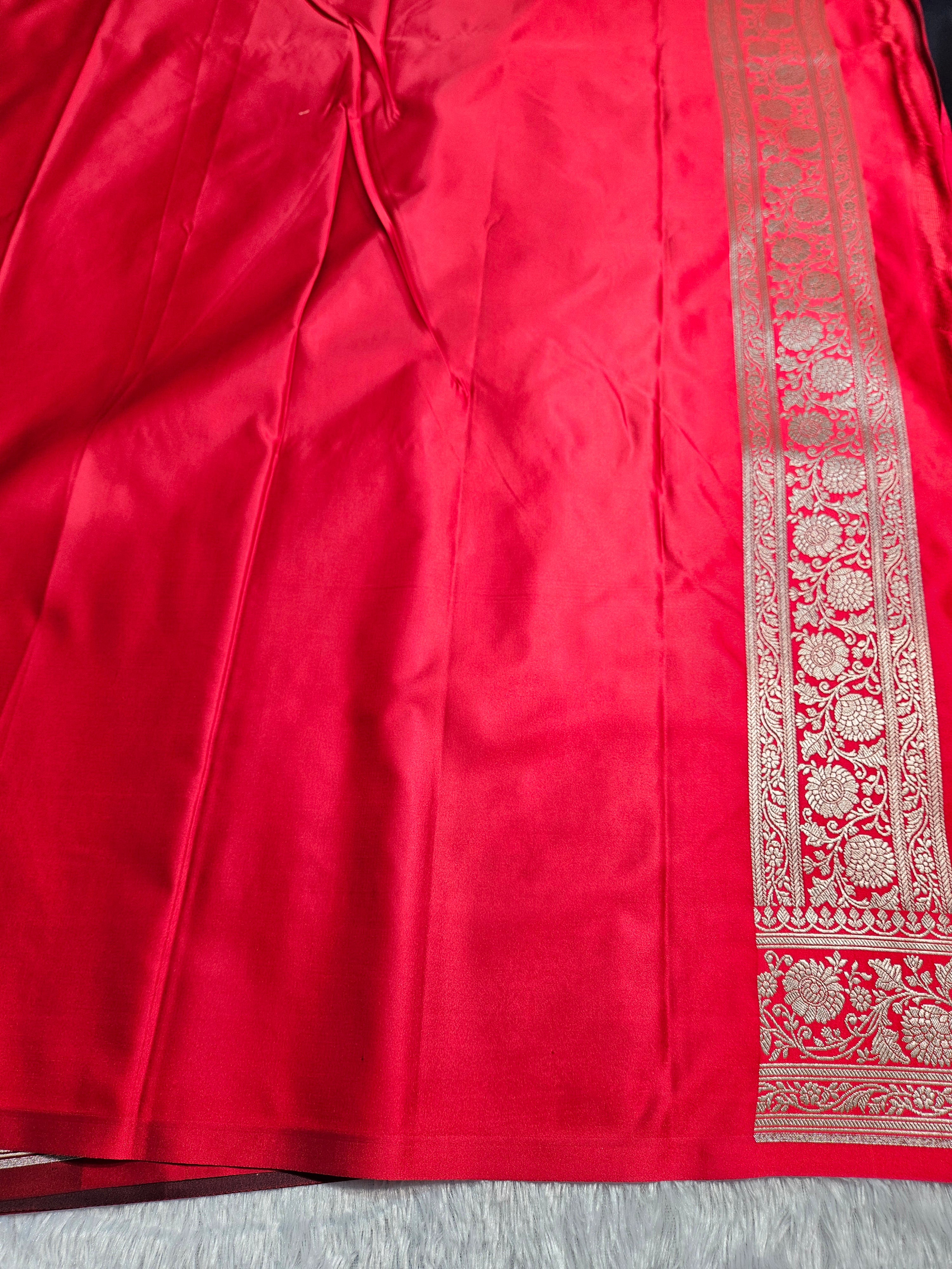 Banarasi Navy Blue and Red Contrast Mashru Silk Banarasi Border Aada Jaal Saree