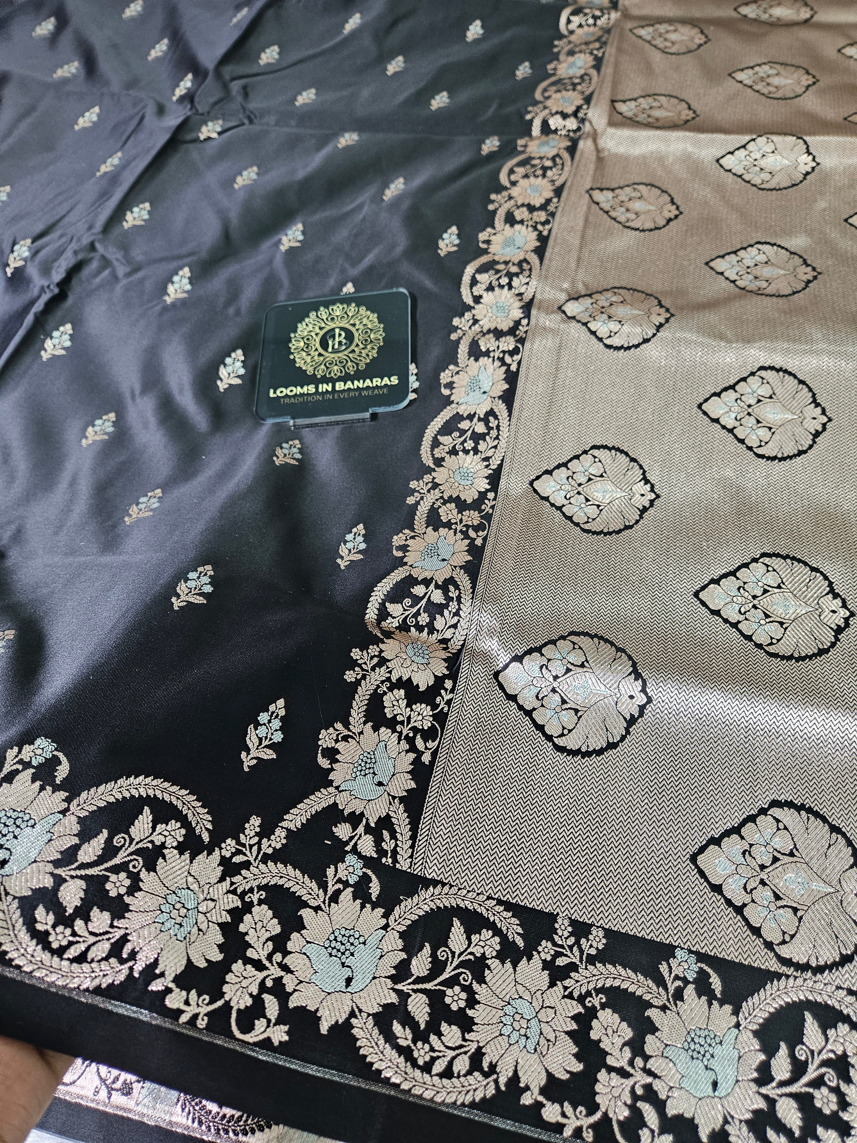 Banarasi Black Green Mashru Silk Banarasi Alfi Border Booti Saree