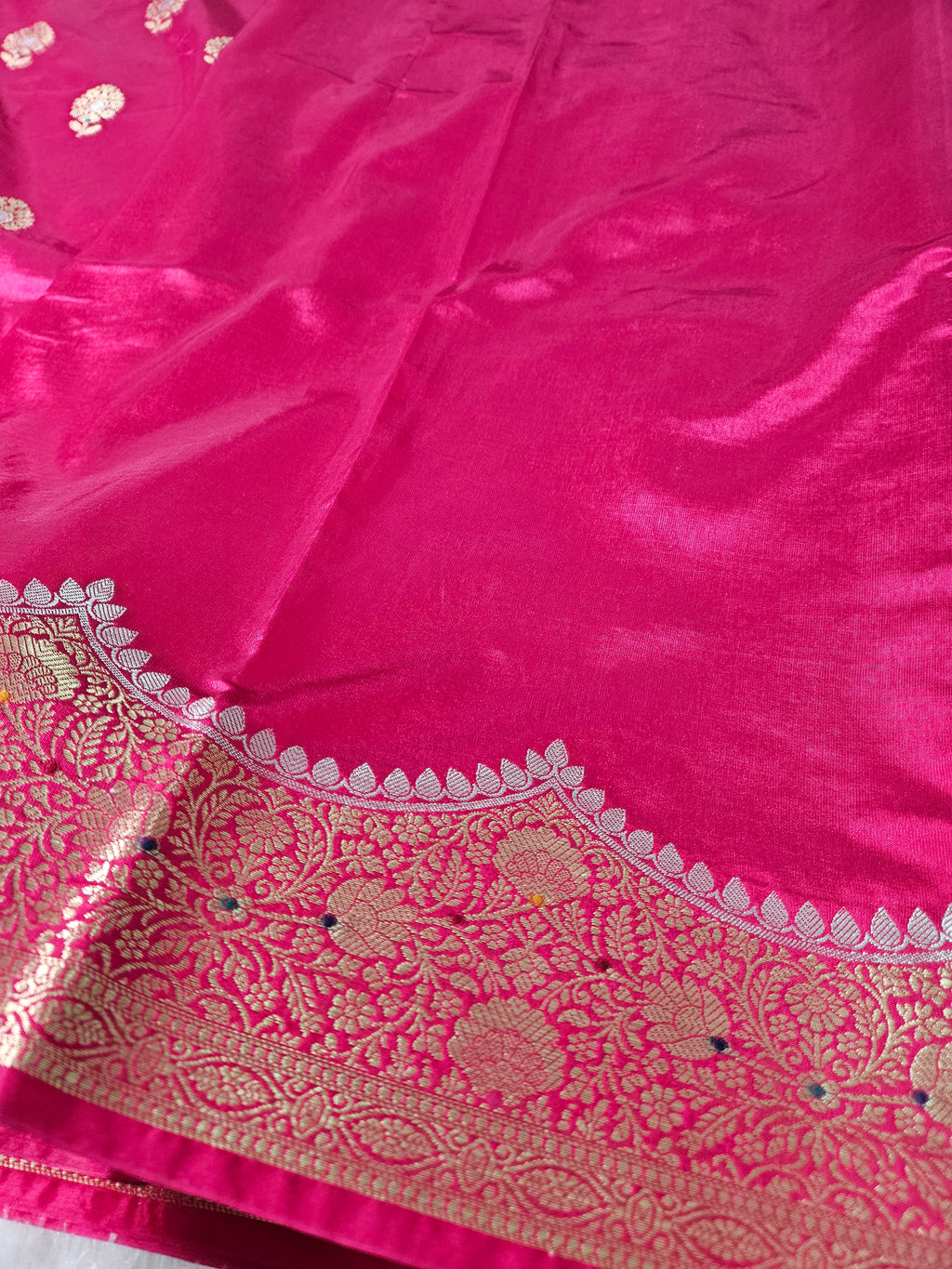 Banarasi Rani Raw Mango Silk Crown Border Booti Saree