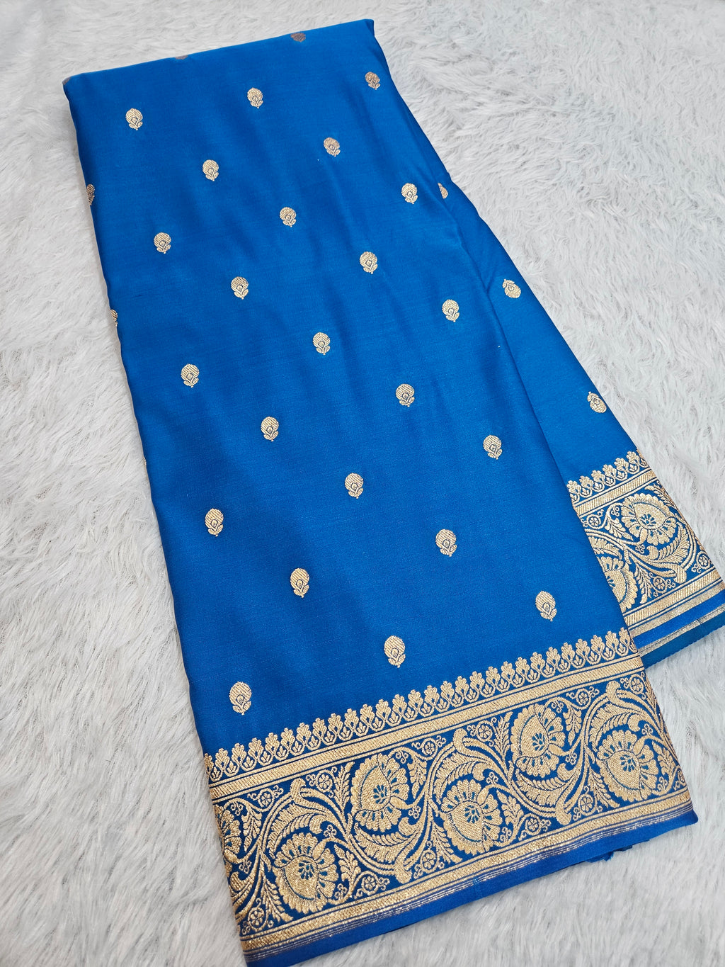 Banarasi Firozi Mashru Silk Banarasi Border Booti Saree