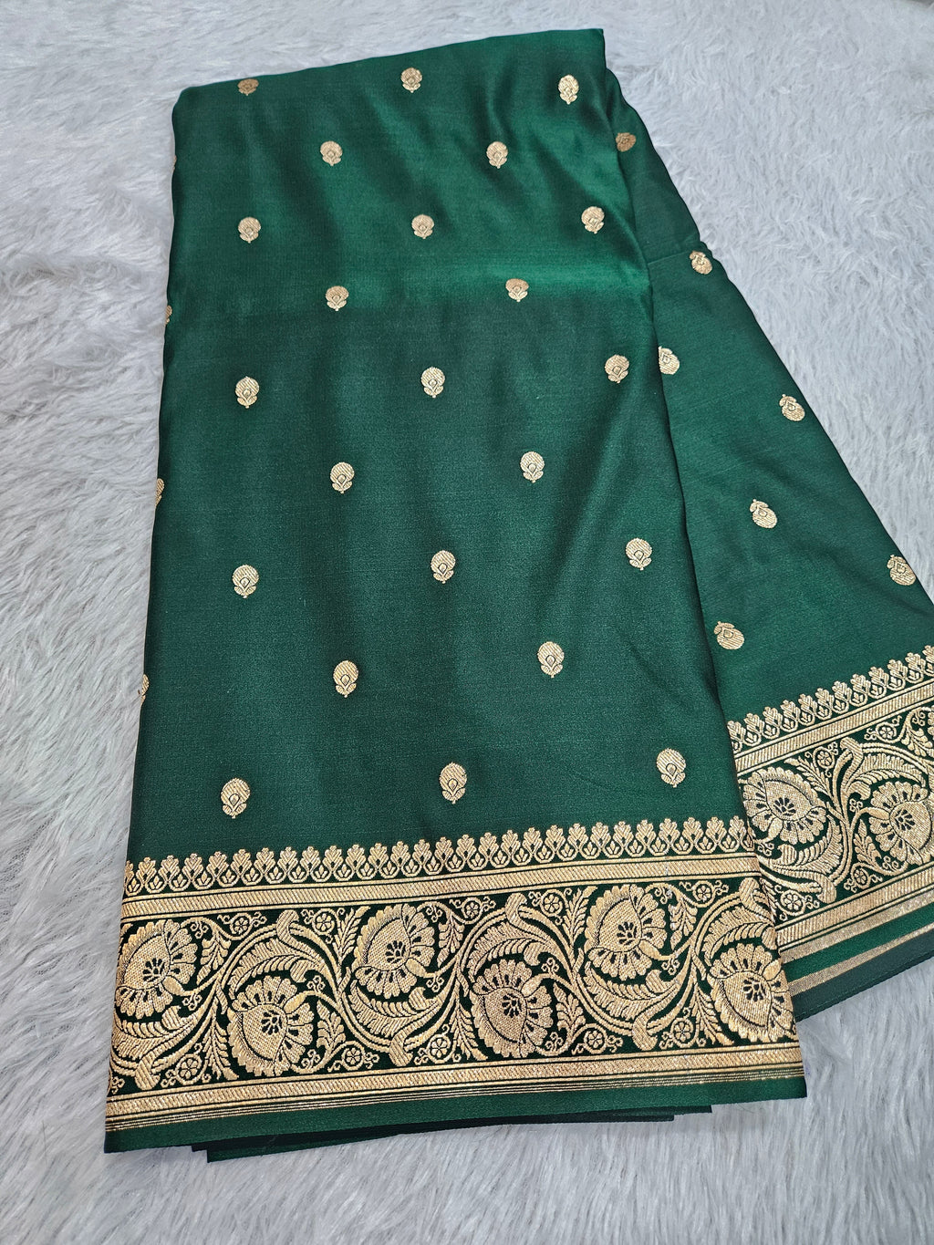 Banarasi Green Mashru Silk Banarasi Border Booti Saree