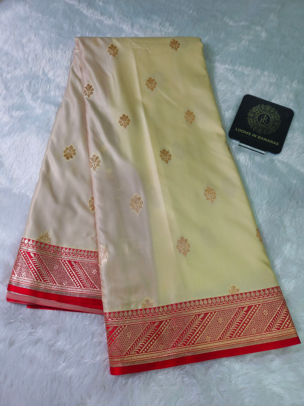 Banarasi Off White And Red Contrast Mashru Silk Banarasi Border Booti Saree