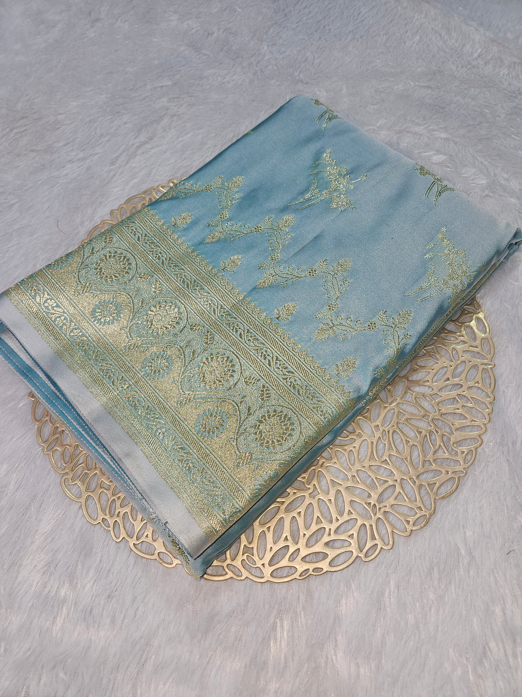 Banarasi Sea Green Mashru Silk Banarasi Border Booti Saree