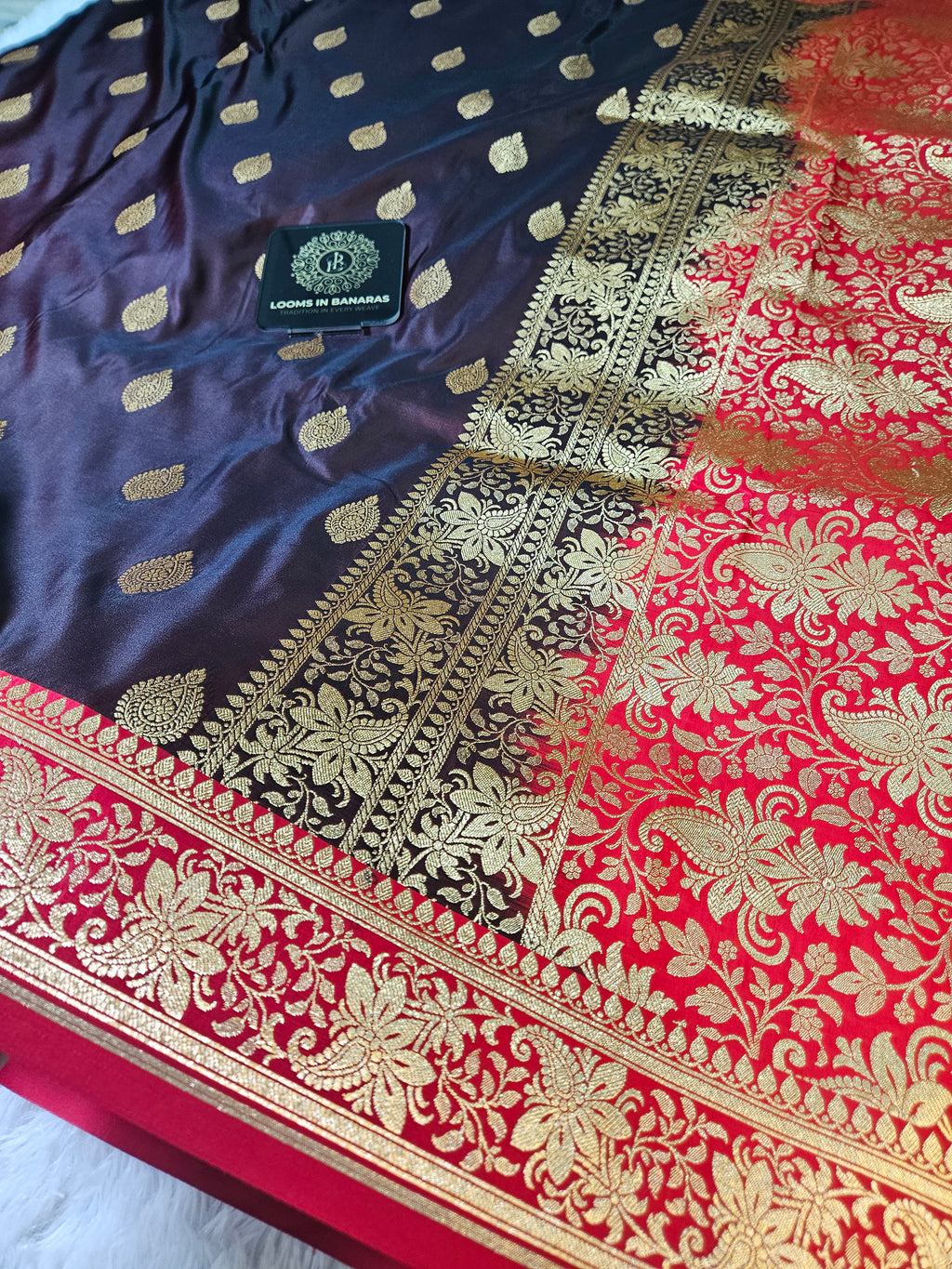 Banarasi Burgundy and Red Contrast Mashru Silk Banarasi Border Booti Saree