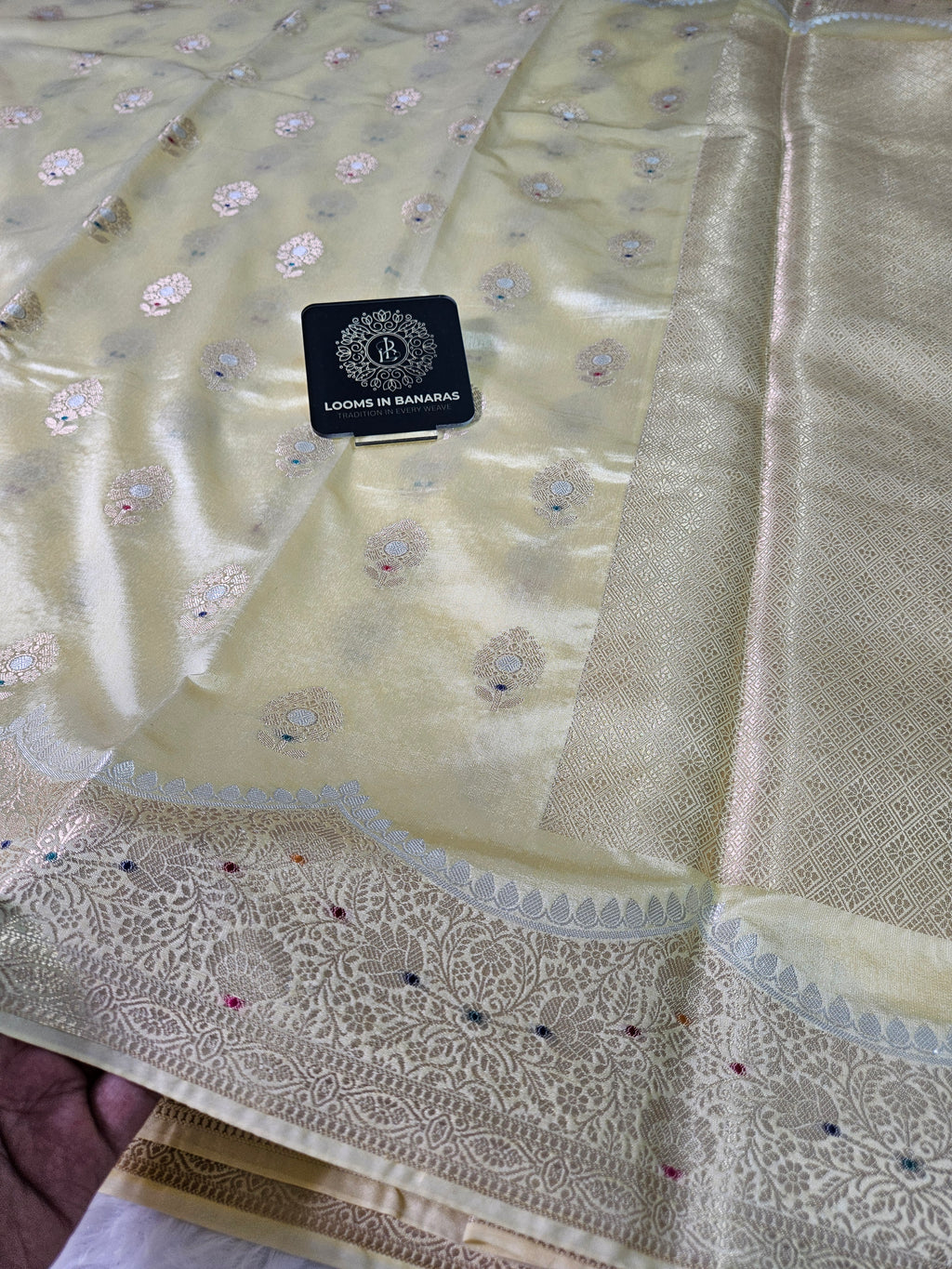 Banarasi Cream Raw Mango Silk Crown Border Booti Saree