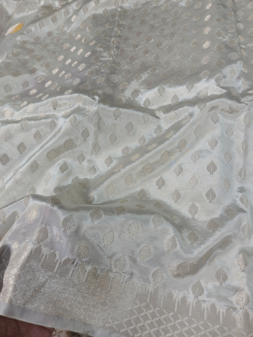 Off White Banarasi Viscose Silk Saree Floral Jaal with Small border