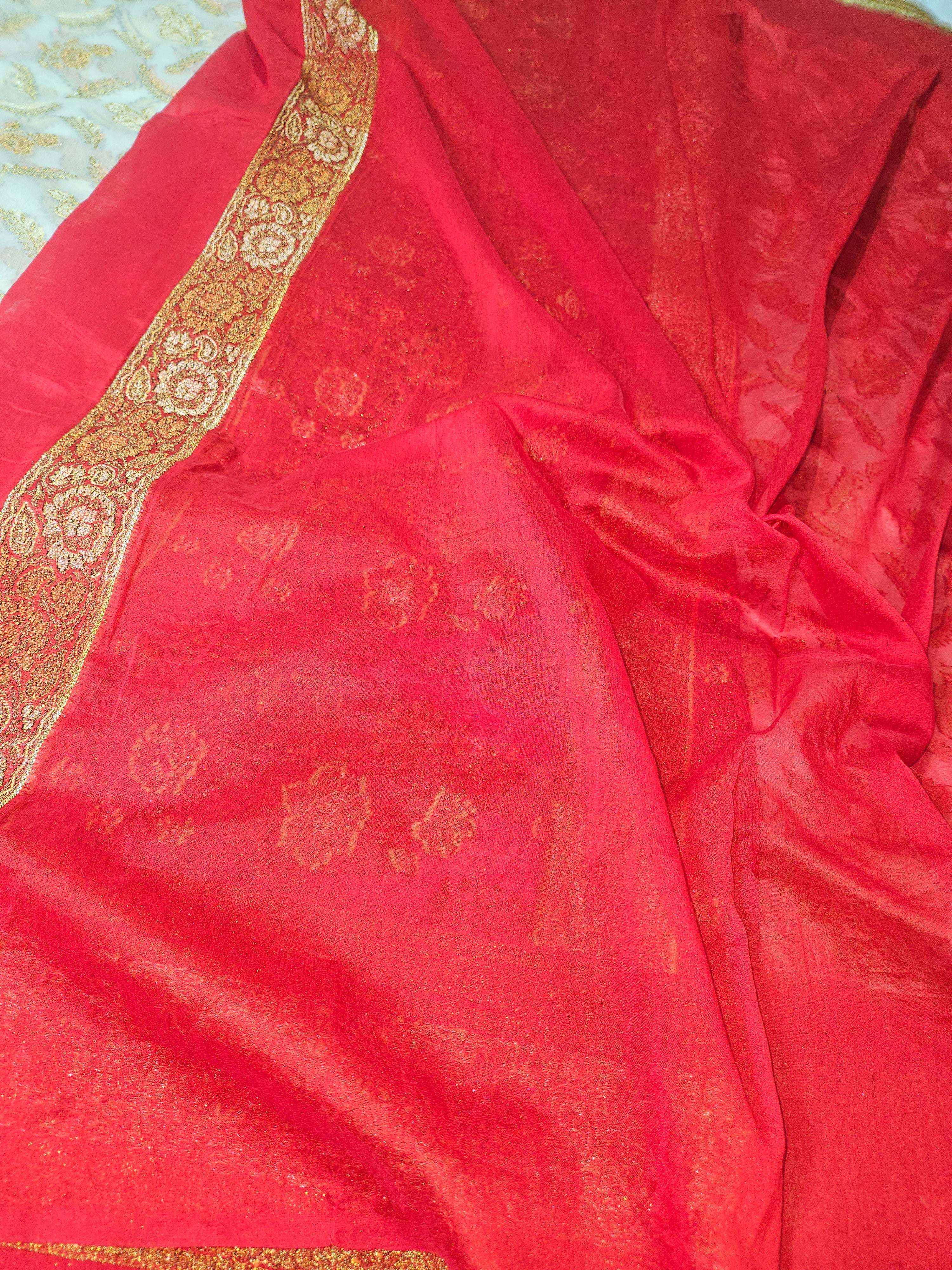 Banarasi Georgette White Contrast Red Saree with Gold Zari Jaal Design