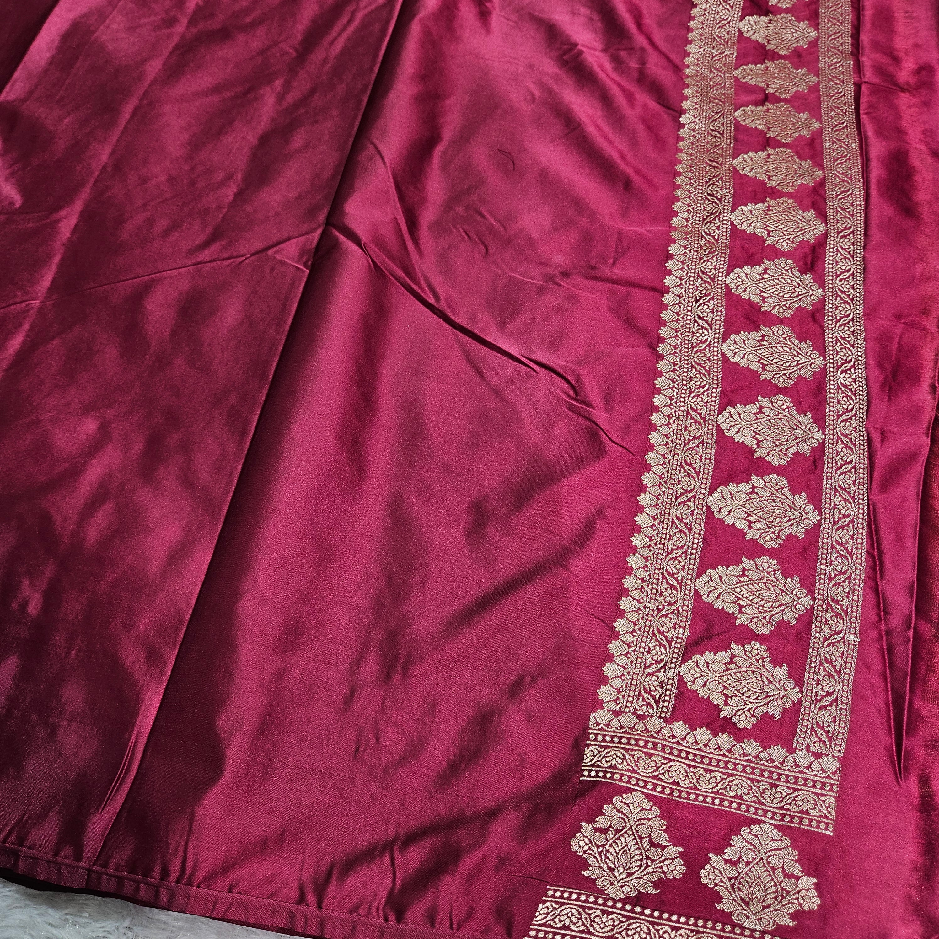 Beige and Maroon Contrast Mashru Silk Banarasi Border Booti Saree