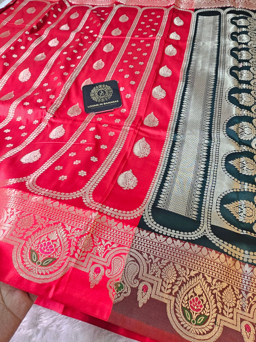 Red and Green Contrast Banarasi Silk Jaal Zari Border Saree