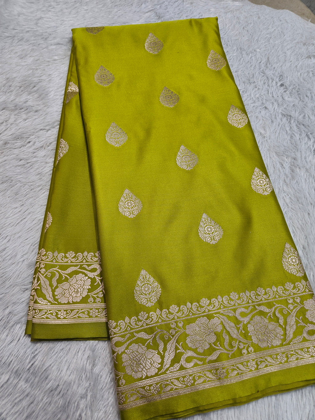 Banarasi Mehndi Mashru Silk Banarasi Border Booti Saree