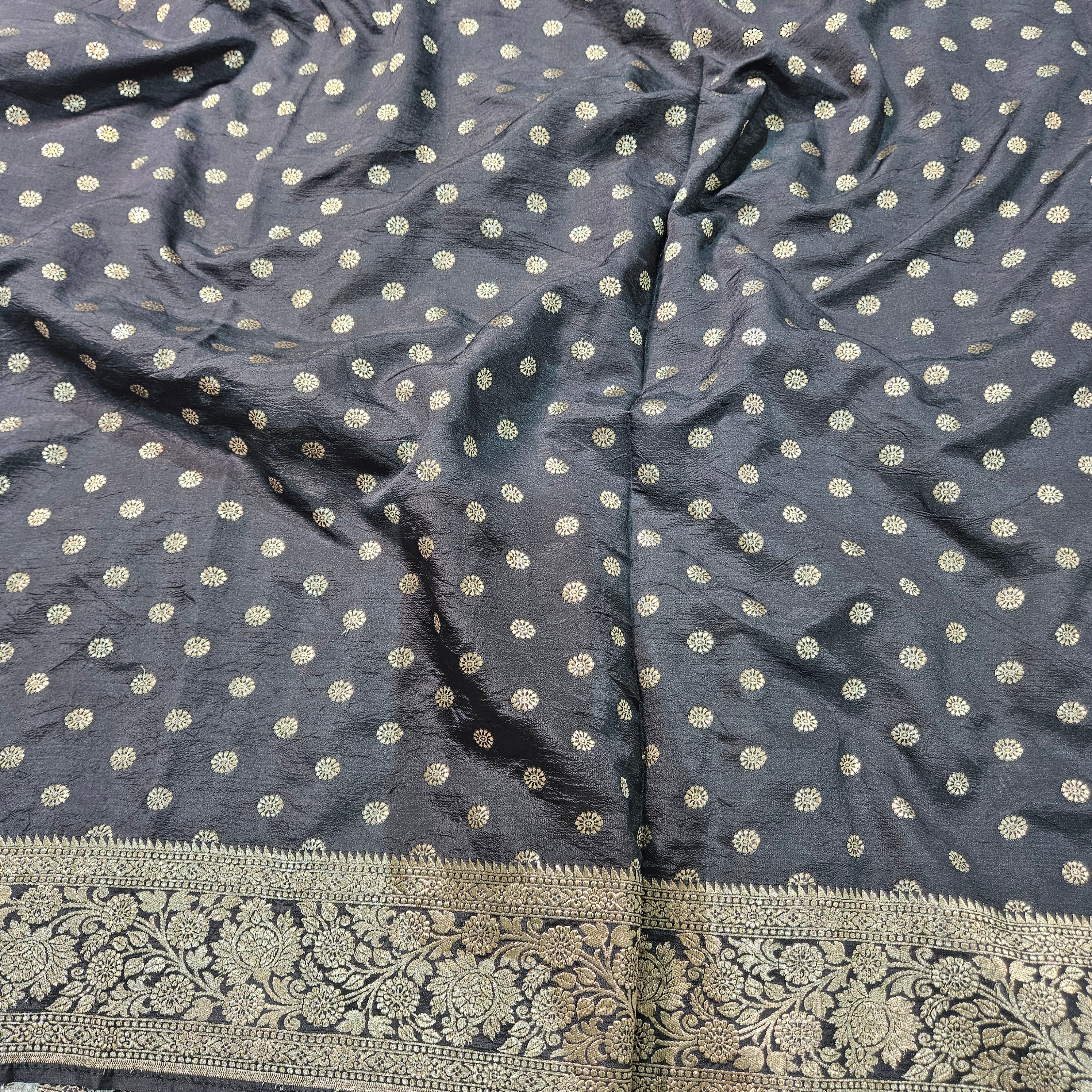 Banarasi Grey and Black contrast Raw Mango Silk Fancy Border Jaal Saree