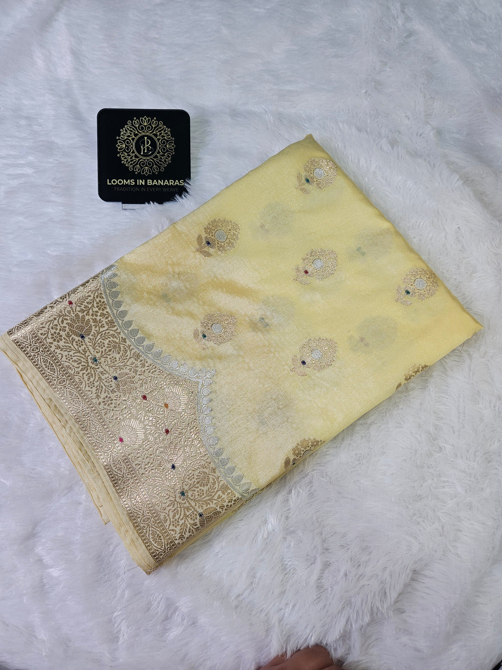 Banarasi Cream Raw Mango Silk Crown Border Booti Saree
