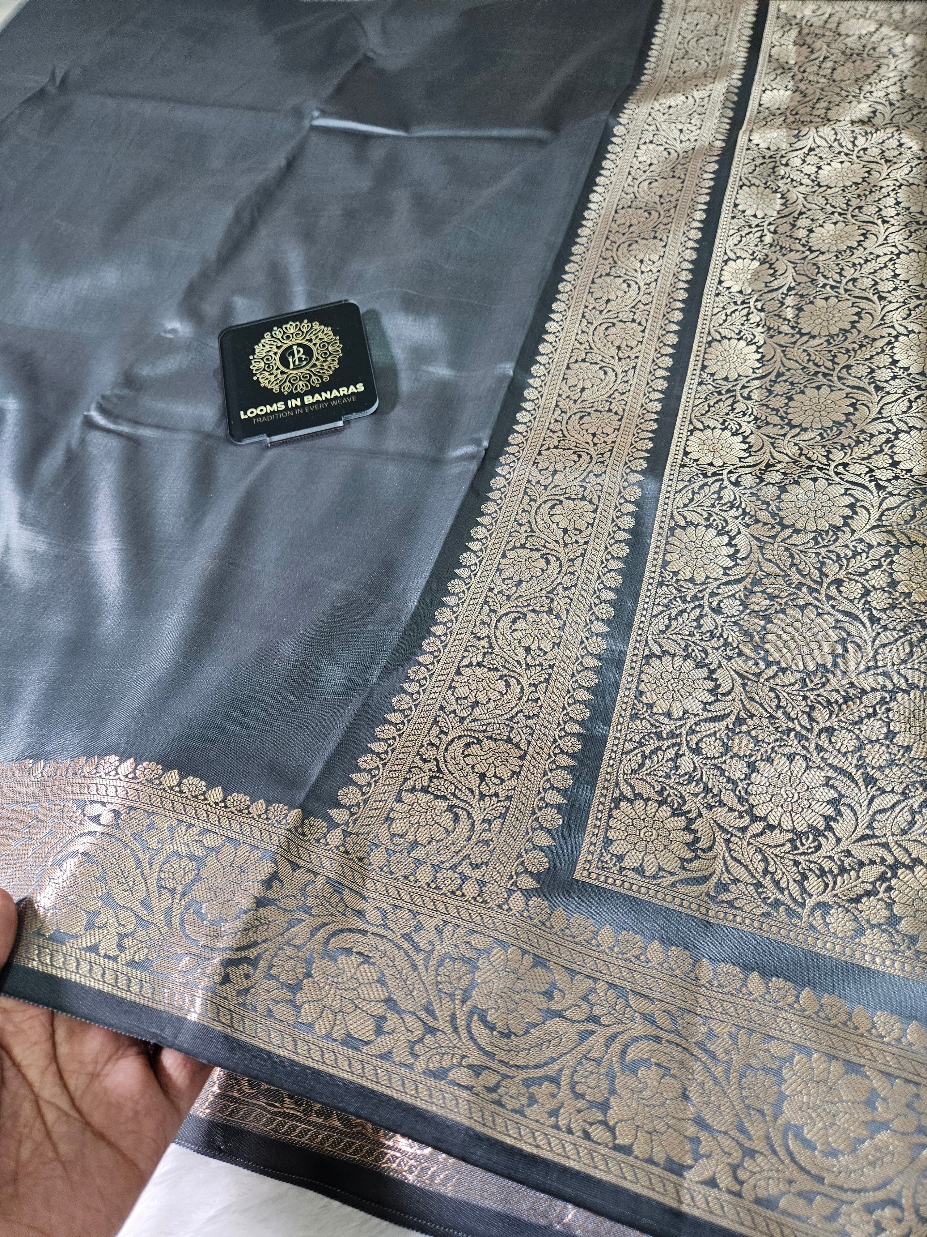 Banarasi Grey Plain Saree Zari Aanchal Border Design