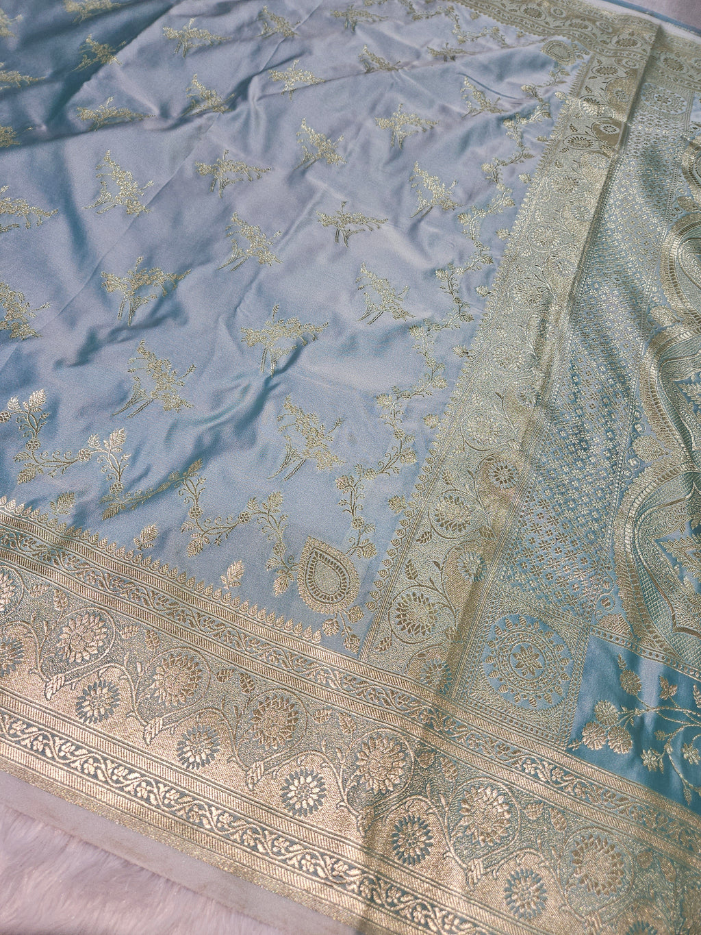 Banarasi Sea Green Mashru Silk Banarasi Border Booti Saree