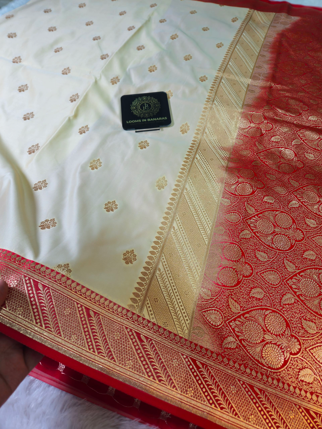 Banarasi Off White And Red Contrast Mashru Silk Banarasi Border Booti Saree