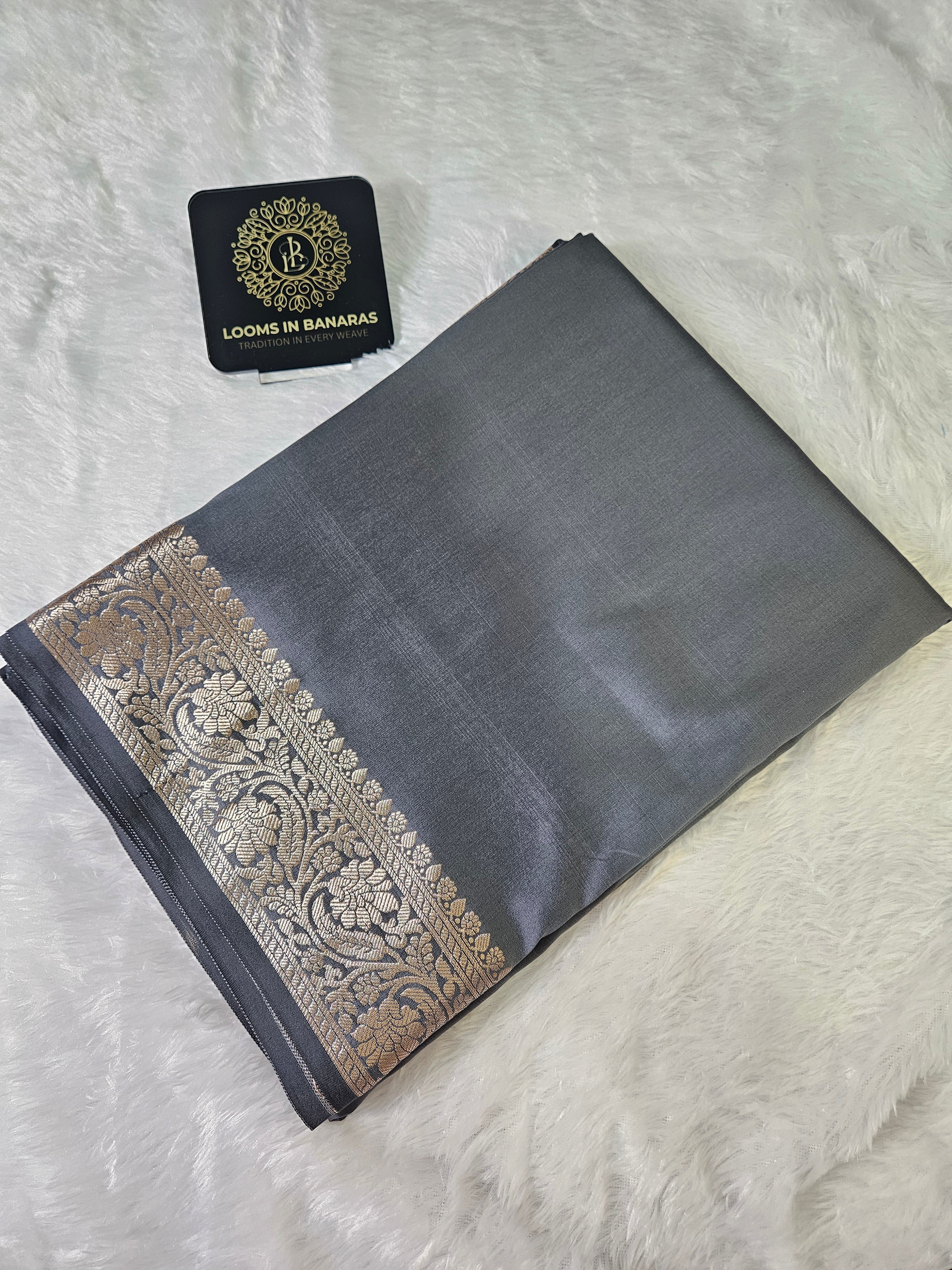 Banarasi Grey Plain Saree Zari Aanchal Border Design