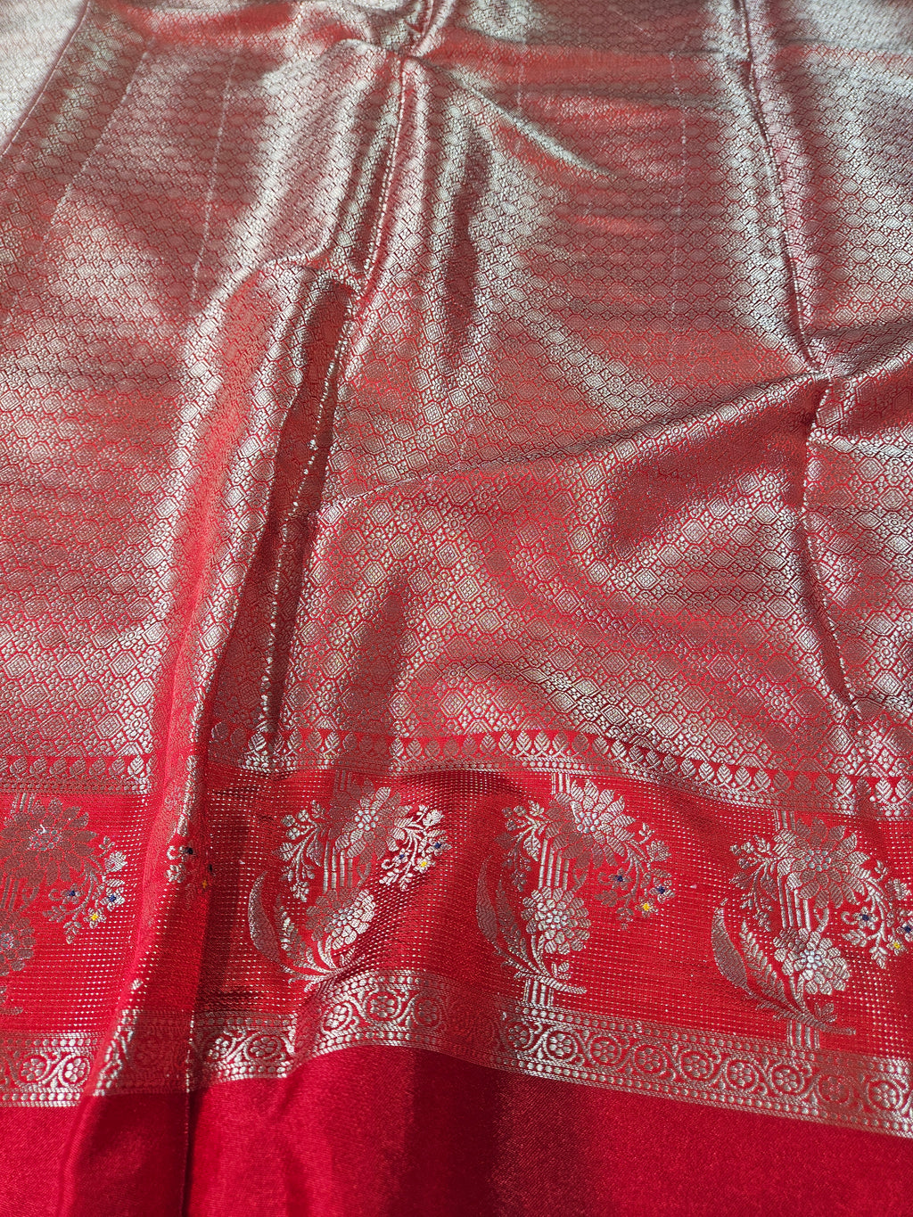 Banarasi Off White and Red contrast Viscose Silk Fancy Border Booti Saree