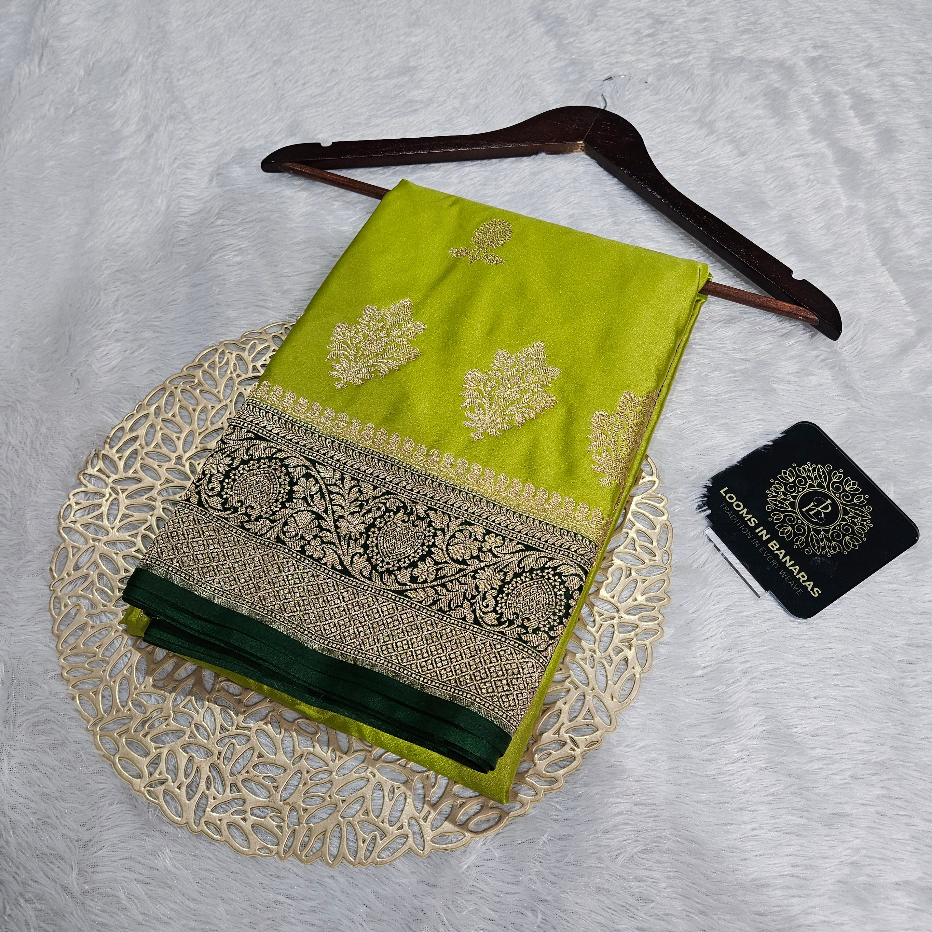 Parrot And Bottle Green Contrast Mashru Silk Banarasi Border Booti Saree