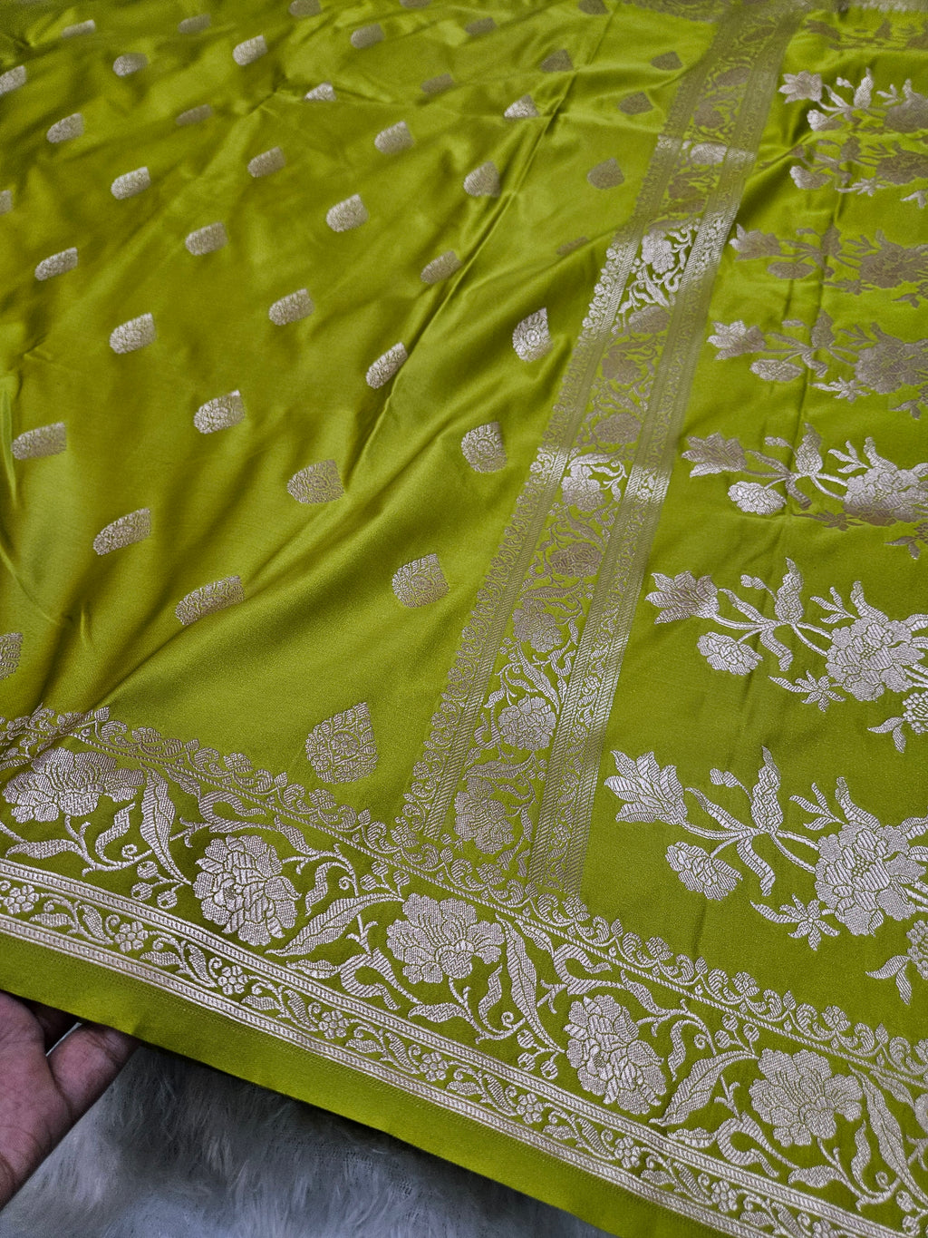 Banarasi Mehndi Mashru Silk Banarasi Border Booti Saree
