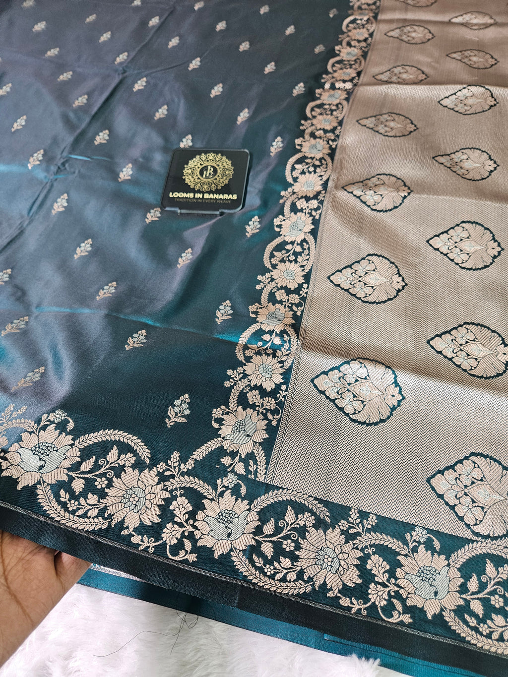 Banarasi Rama Green Mashru Silk Banarasi Alfi Border Booti Saree