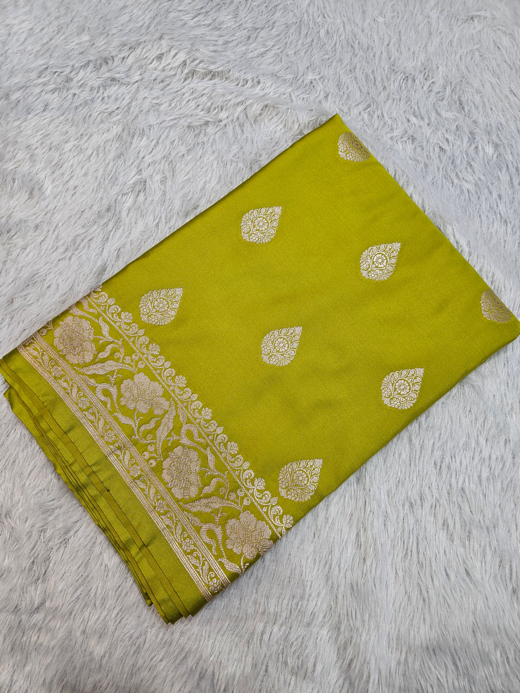 Banarasi Mehndi Mashru Silk Banarasi Border Booti Saree