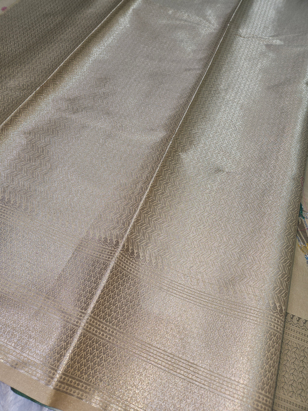 Banarasi Cream Katan Silk Tilfi Minakari Jaal Design Saree